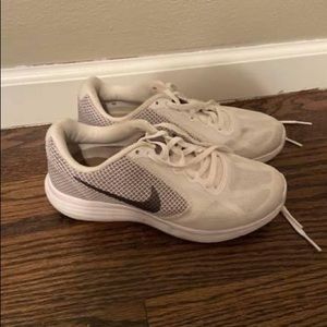 White Nike tennis shoes